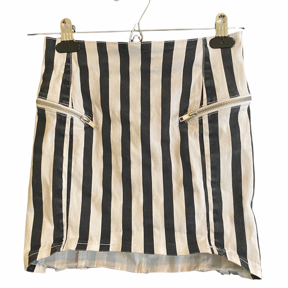 Divided striped cotton skirt with zipper pockets